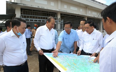 Phó Thủ tướng thị sát tuyến đường bộ ven biển tỉnh Bến Tre